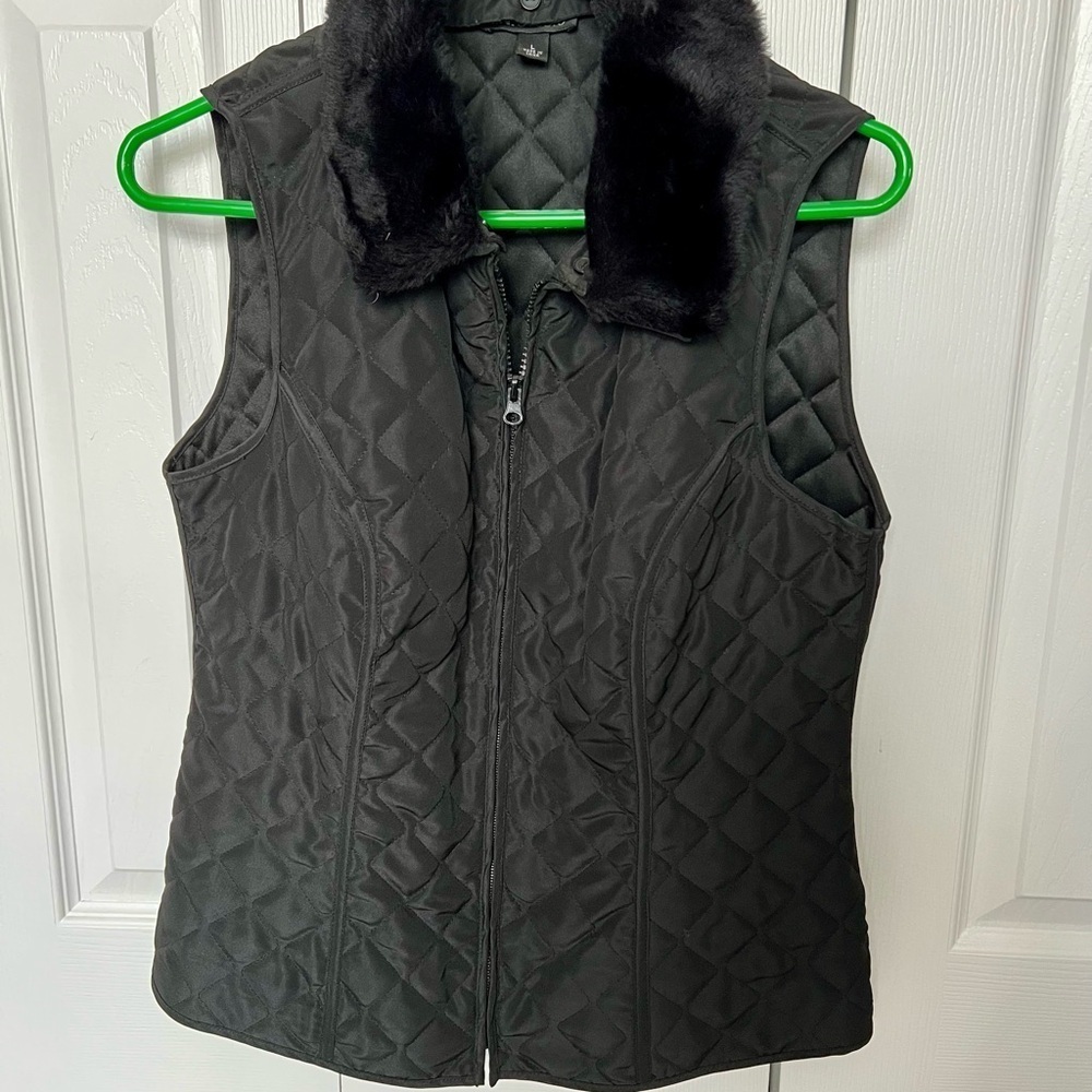 Black Quilted Vest with Faux Fur removable Collar womens size L